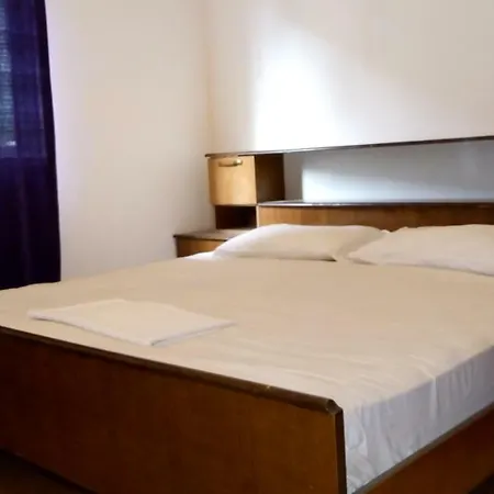 Apartment Zuti 2 *