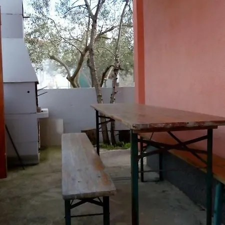 Zuti 2 Betina (Sibenik-Knin)