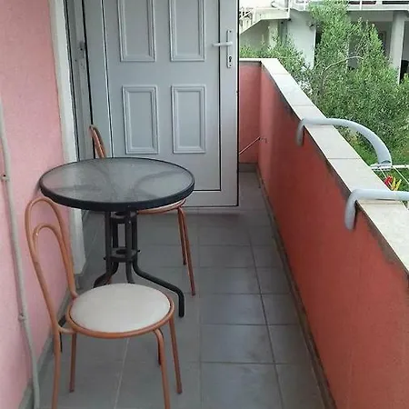 Zuti 2 Apartment *